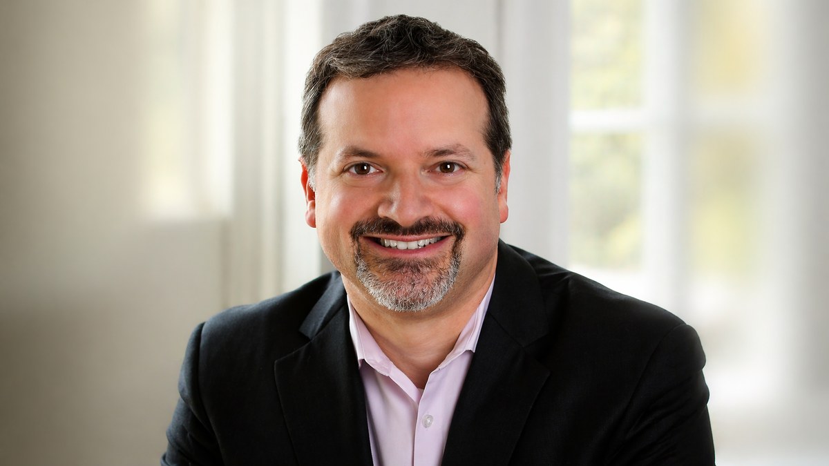 #298: Spotting & Resolving Generative AI Pitfalls for Communicators - Joel Schwartzberg