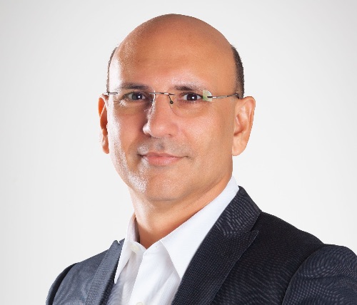 #219: From Quiet Engineer to Passionate Podcast Host – Cristóbal Colón cover image